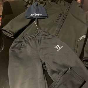 Warrior boys xl hockey/lacrosse warm up track suit with beanie. Black size xl